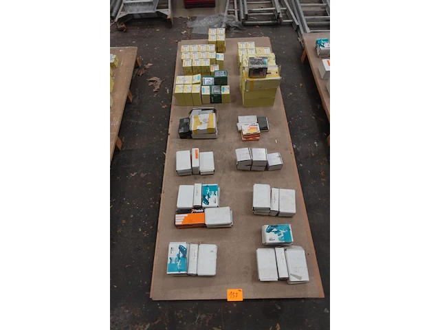 Pallet diverse schroeven & nagels - afbeelding 1 van  19
