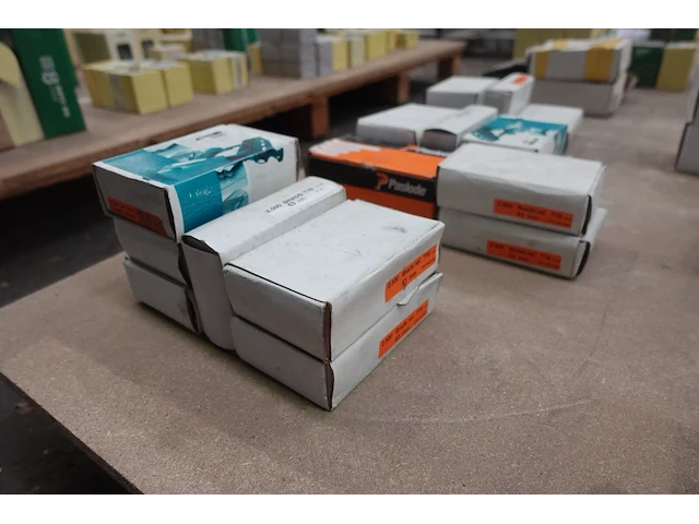Pallet diverse schroeven & nagels - afbeelding 12 van  19