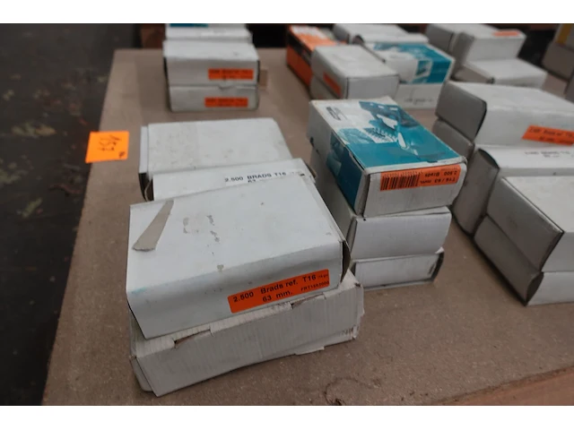 Pallet diverse schroeven & nagels - afbeelding 15 van  19