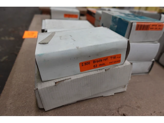 Pallet diverse schroeven & nagels - afbeelding 16 van  19