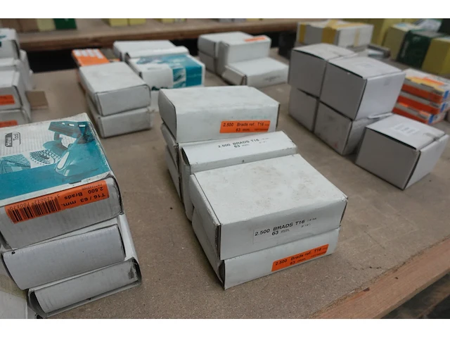 Pallet diverse schroeven & nagels - afbeelding 17 van  19