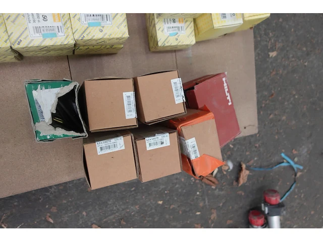 Pallet diverse schroeven - afbeelding 9 van  18