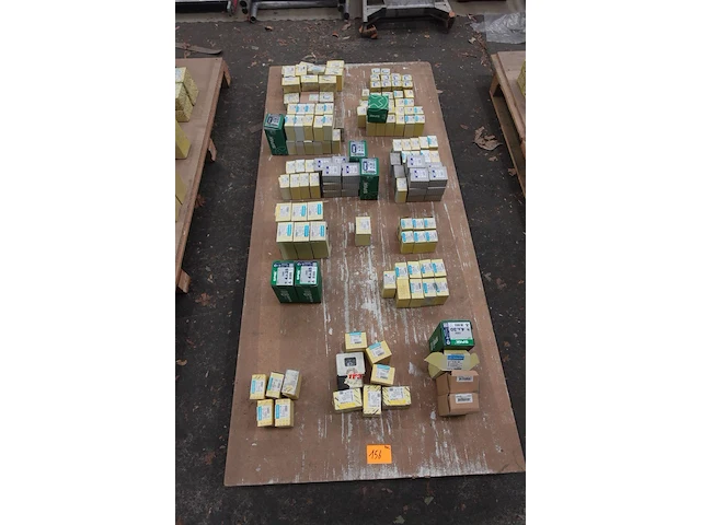 Pallet diverse schroeven - afbeelding 1 van  18