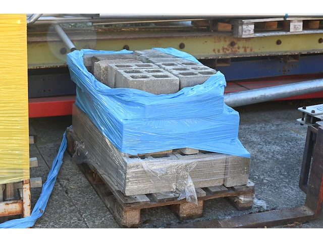 Pallet diverse stenen - afbeelding 1 van  1
