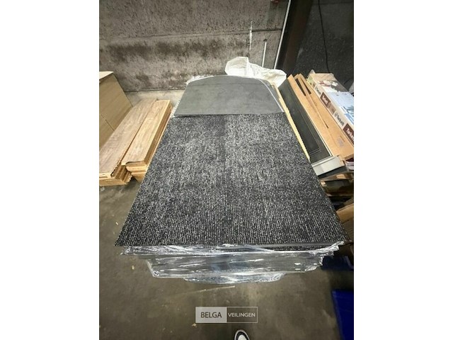 Pallet diverse tapijttegels - afbeelding 1 van  3