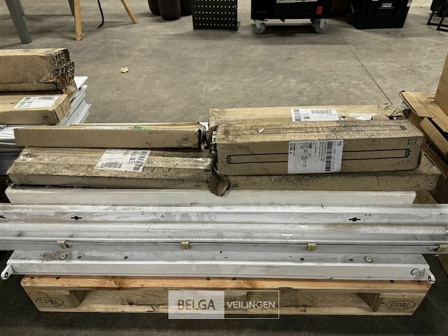Pallet diverse tl-verlichting - afbeelding 2 van  7