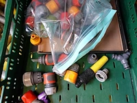 Pallet diverse tuinslangen en koppelingen - afbeelding 2 van  5