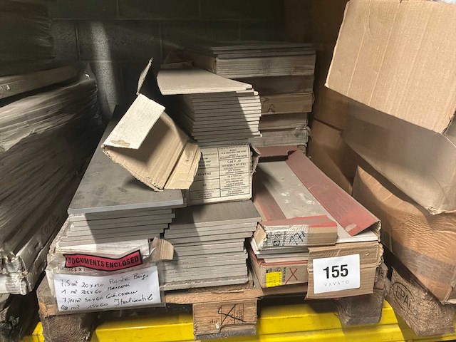 Pallet diverse vloertegels - afbeelding 1 van  7