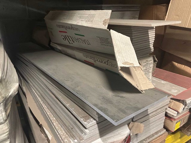 Pallet diverse vloertegels - afbeelding 2 van  7