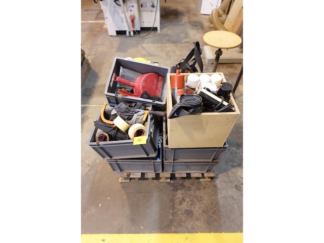 Pallet diversen - afbeelding 1 van  8