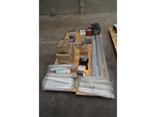 Pallet diversen - afbeelding 1 van  24