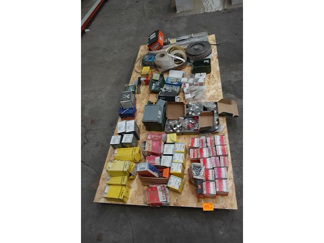 Pallet diversen - afbeelding 1 van  16