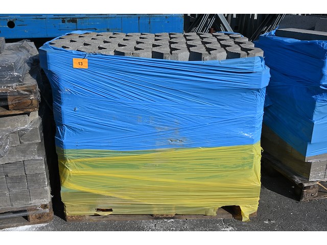 Pallet grasdallen - afbeelding 1 van  2
