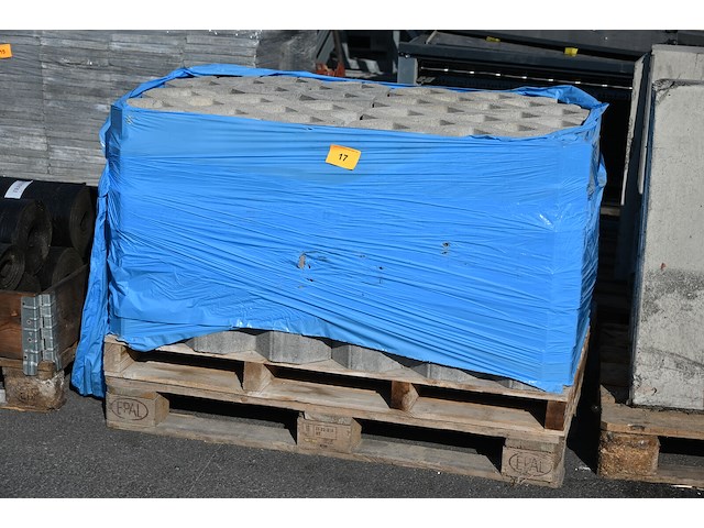 Pallet grasdallen - afbeelding 1 van  2