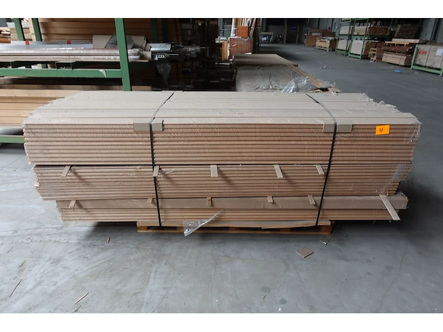 Pallet houten deurlijsten - afbeelding 1 van  3
