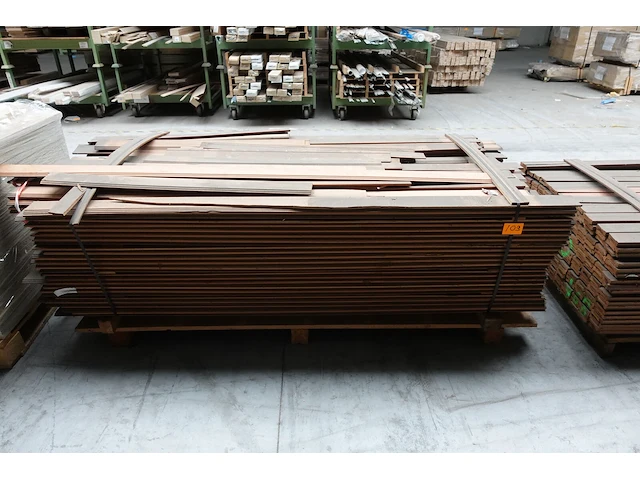Pallet houten deurlijsten - afbeelding 1 van  4