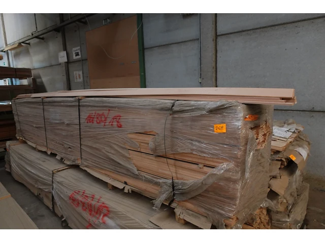 Pallet houten plinten - afbeelding 1 van  6