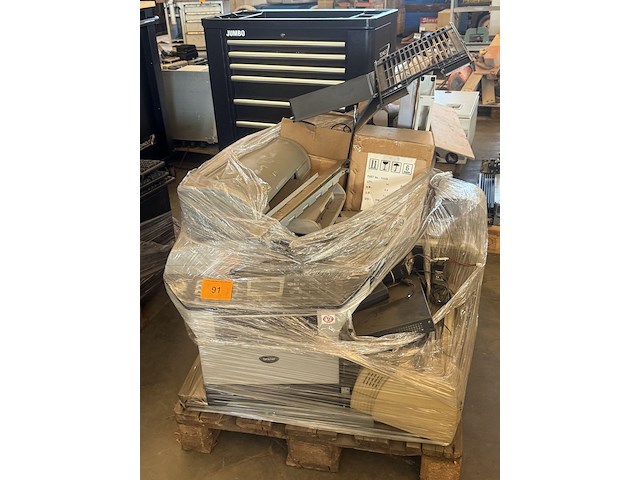 Pallet ict materiaal - afbeelding 1 van  4