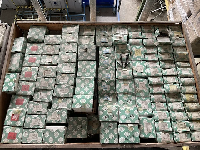 Pallet industriële bouten - afbeelding 5 van  12