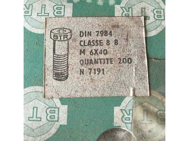 Pallet industriële bouten - afbeelding 12 van  12