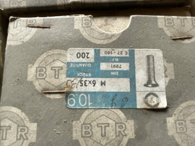 Pallet industriële bouten - afbeelding 2 van  6