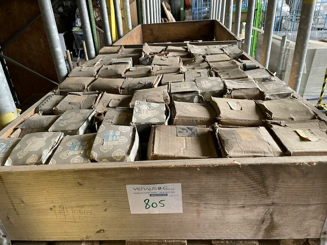 Pallet industriële bouten - afbeelding 1 van  4