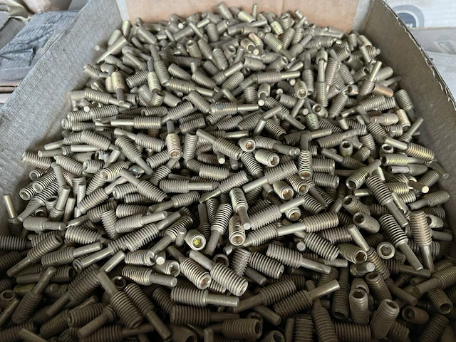 Pallet industriële bouten - afbeelding 2 van  7