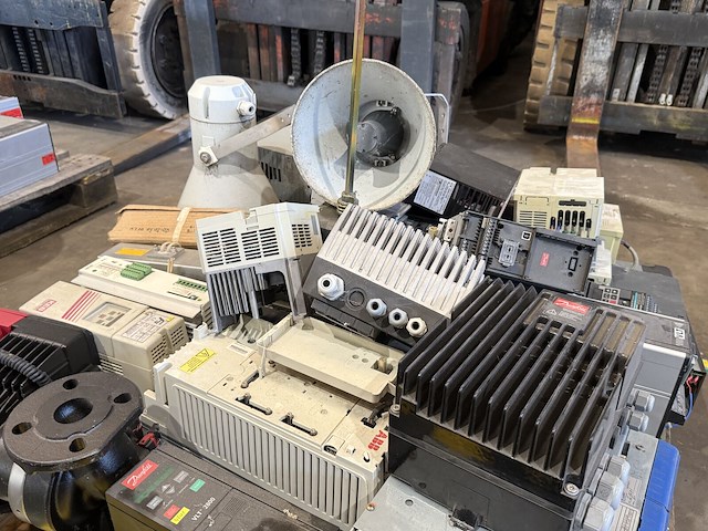 Pallet industriële electronica - afbeelding 3 van  3