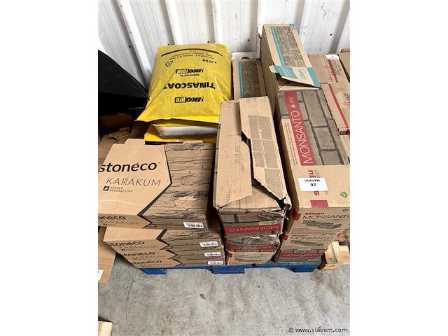 Pallet, inh. partij koudasfalt, brick slips enz. - afbeelding 1 van  4