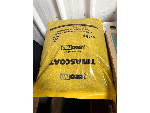 Pallet, inh. partij koudasfalt, brick slips enz. - afbeelding 3 van  4