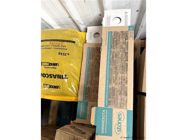 Pallet, inh. partij koudasfalt, brick slips enz. - afbeelding 4 van  4