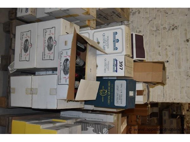 Pallet inhoudend diverse dozen wijn - afbeelding 1 van  5