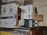 Pallet inhoudend diverse dozen wijn - afbeelding 1 van  5