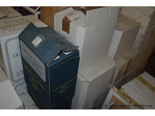 Pallet inhoudend diverse dozen wijn - afbeelding 5 van  5