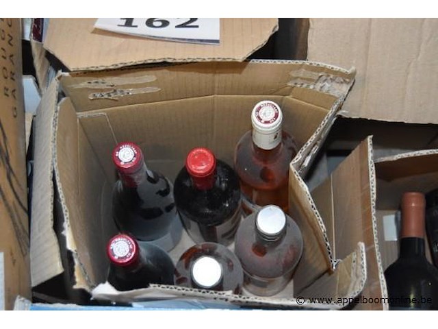 Pallet inhoudend diverse flessen wijn - afbeelding 2 van  6