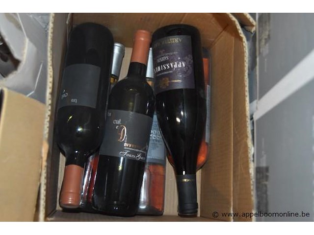 Pallet inhoudend diverse flessen wijn - afbeelding 3 van  6