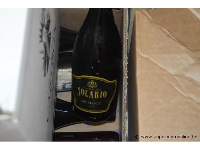 Pallet inhoudend diverse flessen wijn - afbeelding 5 van  6