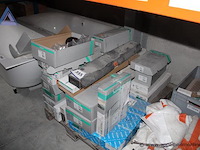 Pallet inhoudend diverse showroom kraanwerk hansgrohe - afbeelding 1 van  1