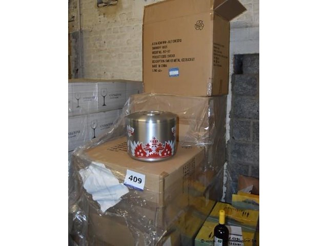 Pallet inhoudend metalen ijsemmers, smirnoff - afbeelding 1 van  3