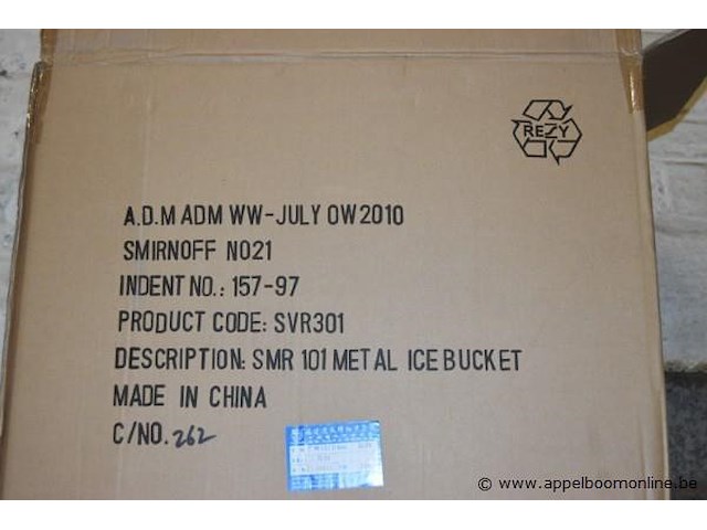 Pallet inhoudend metalen ijsemmers, smirnoff - afbeelding 2 van  3