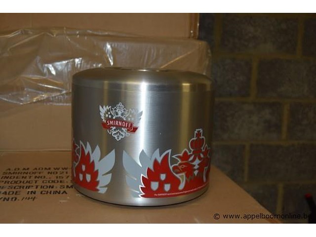 Pallet inhoudend metalen ijsemmers, smirnoff - afbeelding 3 van  3