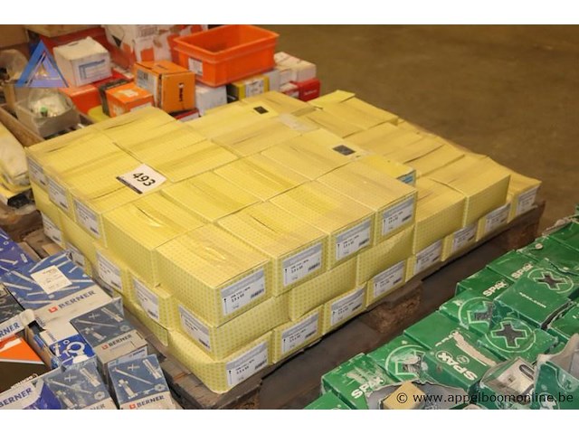 Pallet inhoudende montagematerialen - afbeelding 2 van  2