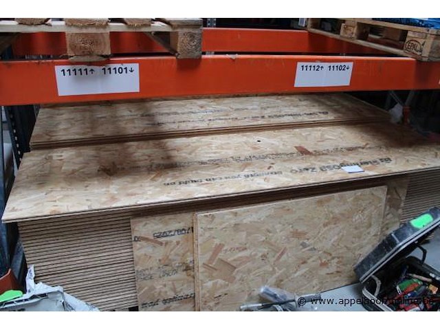 Pallet inhoudende osb platen 18mm dik - afbeelding 1 van  2