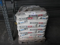 Pallet inhoudende plm 36 zakken à 25kg voorspuiutmortel knauf - afbeelding 1 van  2