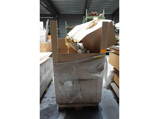 Pallet kartonnen hoekbeschermers - afbeelding 1 van  3