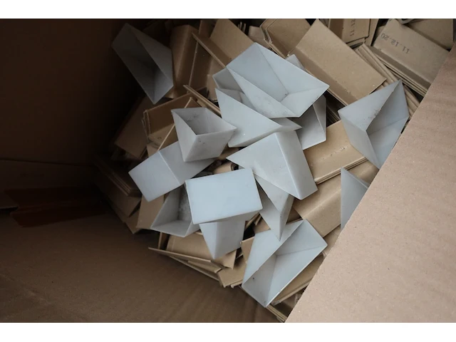 Pallet kartonnen hoekbeschermers - afbeelding 3 van  3