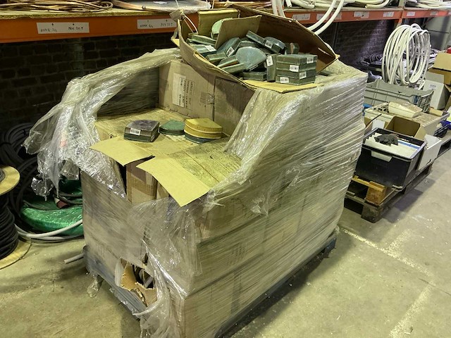 Pallet keramische tegels *ongebruikt* - afbeelding 2 van  5