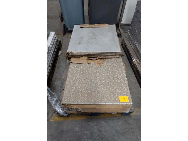 Pallet keramische tegels - afbeelding 1 van  4