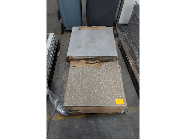 Pallet keramische tegels - afbeelding 2 van  4