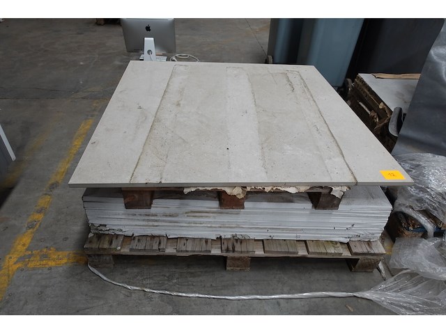 Pallet keramische tegels - afbeelding 1 van  4